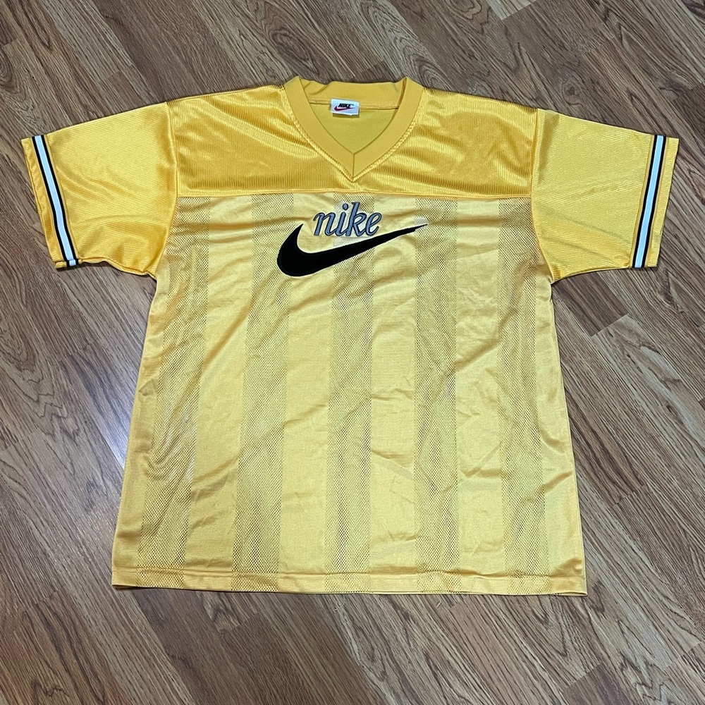 Vintage 90’s Soccer Nike Men’s Large Shirt Center Logo mesh Jersey